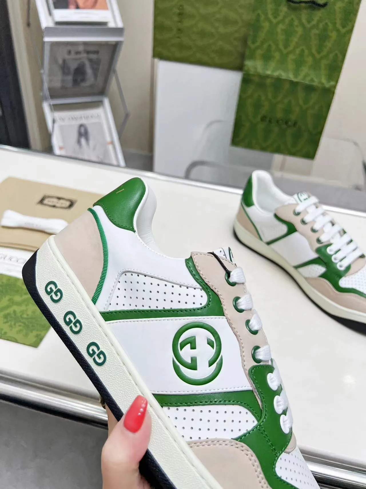 P620 💞💞Gucci G Home’s latest popular sports shoes, couple’s style, casual, retro white shoes 🌸🌸🌸 New popular series. The exquisite and compact interlocking double G logo romantically interprets the aesthetic concept of this series. Made of off-white leather, retro inspiration is cleverly blended into the sneaker design to reinterpret the brand logo. Exquisitely packaged at the delivery counter 🛍📦 ▪️Fabric: Original custom-made imported first-layer cowhide leather ▪️Lining: Original custom-made imported cowhide lining ▪️Outsole: Original molded two-color TPU outsole ▪️Size: Women's 35-40 / Men's 39-45